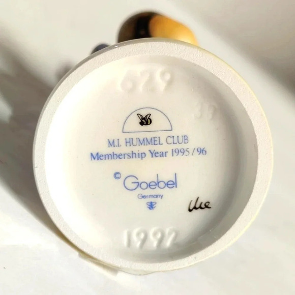 M.I. Hummel Club Figurine #036 / 629, From Me To You, EXC, Exclusive Edition - Picture 6 of 9